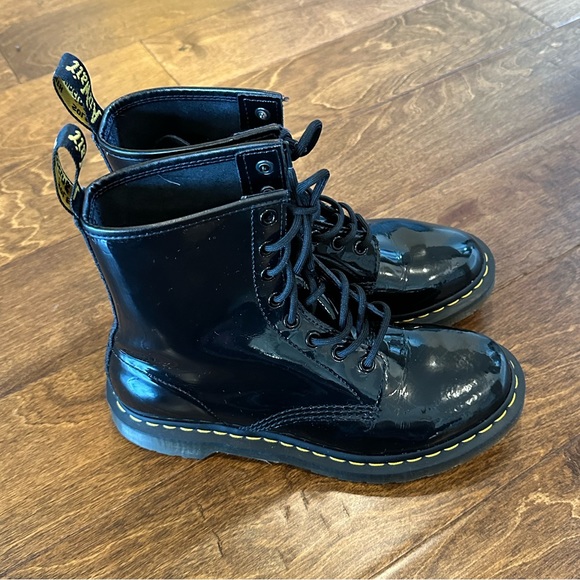 DR. MARTENS WOMEN’ lS 1460 W PATENT LEATHER BOOTS| SIZE 9| EXCELLENT CONDITION - Picture 3 of 9